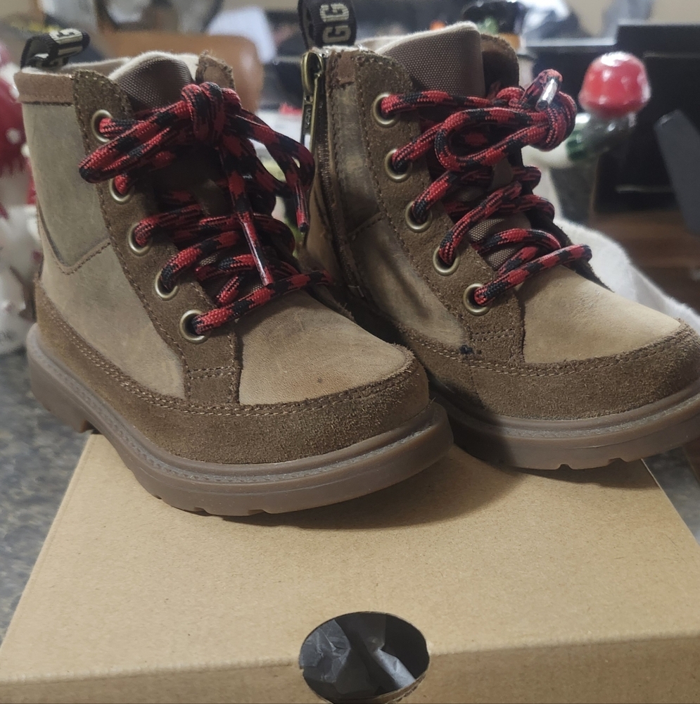 Ugg Robley waterproof boots size 8T